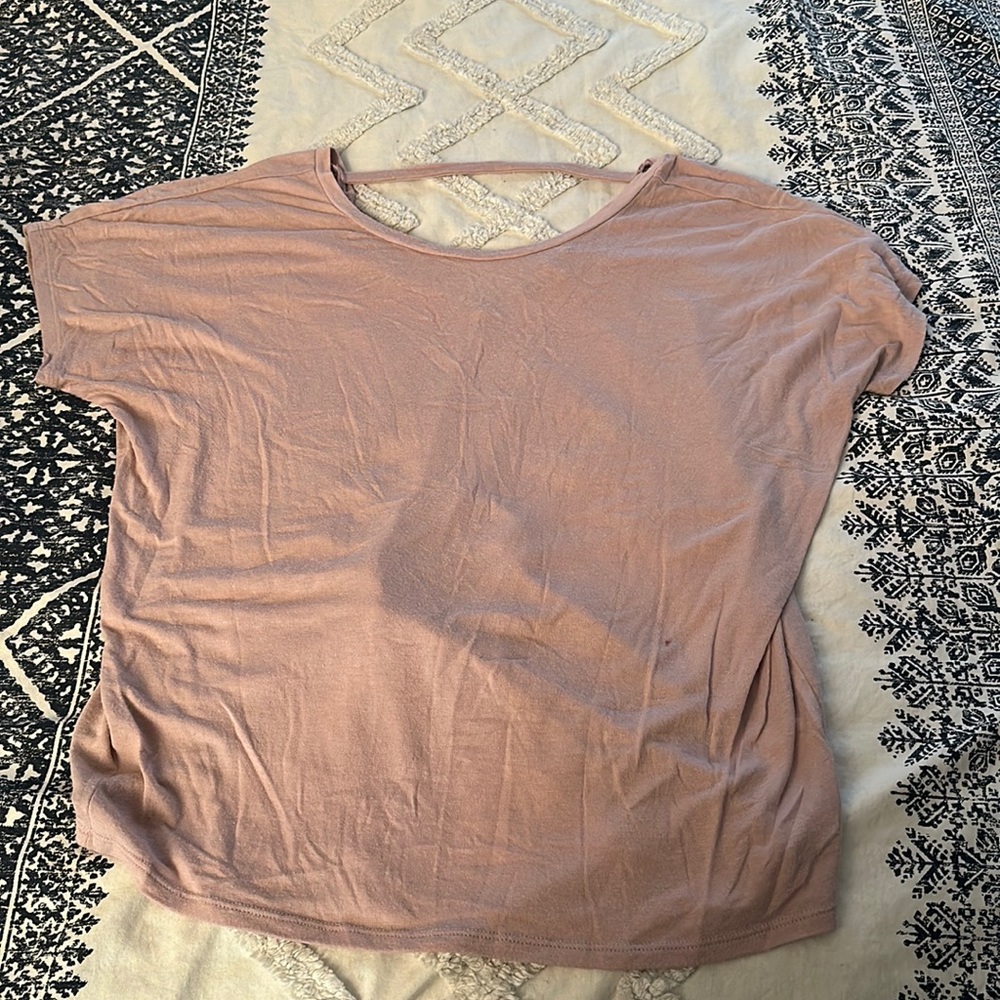 Light pink t shirt with knot back